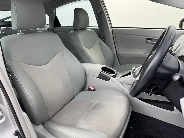 トヨタ プリウス G 福岡県 2012(平24)年 3.8万km シルバーM 純正ナビ　/バックカメラ　/ビルトインＥＴＣ　/前後ドライブレコーダー　/クルーズコントロール　/ステアリングスイッチ　/プッシュスタート　/電動格納式ドアミラー　/ハーフレザー　/パワーシート　/純正１７インチＡＷ/純正ＡＷ４本社内積込み