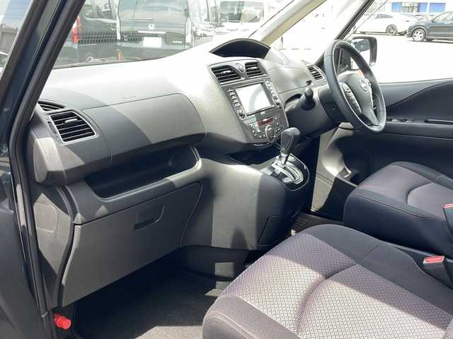 日産 セレナ ハイウェイスター 道東・釧路十勝 2010(平22)年 10.7万km スチールブルー ・４WD/・純正メモリナビ/（CD・DVD・AM・FM・フルセグ）/・バックカメラ/・純正フリップダウンモニター/・両側パワースライドドア/・社外アルミホイール/・スマートキー/・プッシュスタート/・アイドリングストップ/・クルーズコントロール/・社外フロアマット/・純正ドアバイザー/・ETC/・ステアリングスイッチ/・オートライト/・ダブルオートエアコン/・パワーステアリング/・パワーウィンドウ・/・横滑り防止/・電動格納ウィンカーミラー/・保証書/・取扱説明書/・記録簿