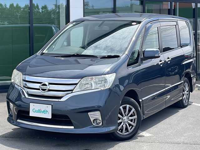 日産 セレナ ハイウェイスター 道東・釧路十勝 2010(平22)年 10.7万km スチールブルー ・４WD/・純正メモリナビ/（CD・DVD・AM・FM・フルセグ）/・バックカメラ/・純正フリップダウンモニター/・両側パワースライドドア/・社外アルミホイール/・スマートキー/・プッシュスタート/・アイドリングストップ/・クルーズコントロール/・社外フロアマット/・純正ドアバイザー/・ETC/・ステアリングスイッチ/・オートライト/・ダブルオートエアコン/・パワーステアリング/・パワーウィンドウ・/・横滑り防止/・電動格納ウィンカーミラー/・保証書/・取扱説明書/・記録簿