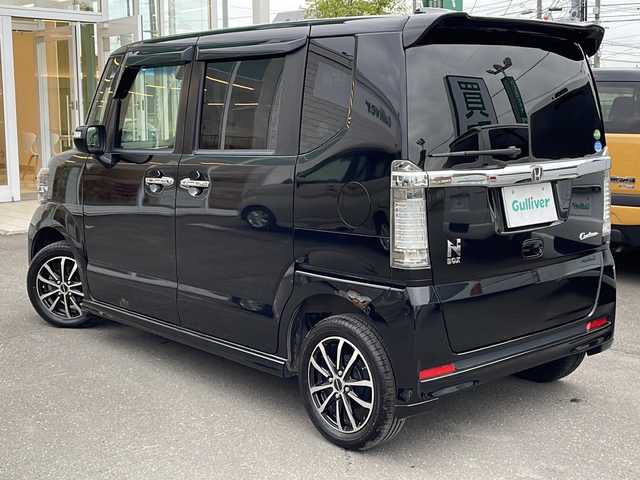 ホンダ Ｎ ＢＯＸ カスタム SSパッケージ 道東・釧路十勝 2015(平27)年 11.7万km スマートブラック 純正SDナビ　VXM-152VFi/フルセグ/Bluetooth/DVD/CD/SD/バックカメラ/社外エンジンスターター/シティブレーキアクティブシステム/（低速域衝突軽減ブレーキ＋誤発進抑制機能）/両側パワースライドドア/シートヒーター/フォグランプ/オートライト/電動格納ミラー/純正フロアマット/スマートキー/スペアキー/ドアバイザー