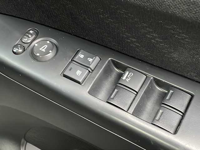 ホンダ Ｎ ＢＯＸ カスタム SSパッケージ 道東・釧路十勝 2015(平27)年 11.7万km スマートブラック 純正SDナビ　VXM-152VFi/フルセグ/Bluetooth/DVD/CD/SD/バックカメラ/社外エンジンスターター/シティブレーキアクティブシステム/（低速域衝突軽減ブレーキ＋誤発進抑制機能）/両側パワースライドドア/シートヒーター/フォグランプ/オートライト/電動格納ミラー/純正フロアマット/スマートキー/スペアキー/ドアバイザー