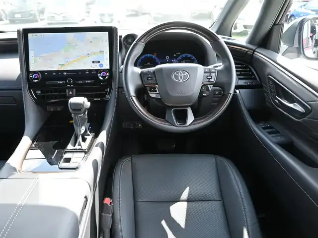トヨタ アルファード Z 千葉県 2024(令6)年 1万km プラチナホワイトパールマイカ Toyota Safety Sense/・プリクラッシュセーフティ/・レーンディパーチャーアラート/・オートハイビーム/・レーダークルーズコントロール/・ブラインドスポットモニター/・RCTA（リヤクロストラフィックアラート）/左右独立ムーンルーフ/パワーバックドア/両側パワースライドドア/14インチ純正コネクティッドナビ/地デジTV/【Bluetooth接続】/パノラミックビューモニター/リバース連動ドアミラー（左/右）/前席パワーシート/エアシート/シートヒーター/後席オットマン/ドライブレコーダー（前後撮影）【TZ-DR210】/コンビハンドル/ステアリングスイッチ/ETC（2.0）/LEDヘッドライト/ウインカーミラー/クリアランスソナー/純正18インチアルミホイル/サイド/カーテンエアバッグ/スマートキー