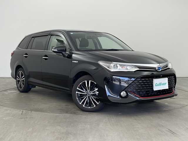 トヨタ カローラ フィールダー ハイブリッドG プラスレッド 兵庫県 2016(平28)年 5.8万km ブラックマイカ ・社外ナビ/・CD/DVD/BT/USB/iPod/ワンセグTV/・バックカメラ/・プリクラッシュセーフティ/・レーンディパーチャーアラート/・先行車発進告知/・オートマチックハイビーム/・横滑り防止装置/・LEDオートライト/・フォグランプ/・ステアリングリモコン/・シートヒーター（運転席＋助手席）/・ハーフレザーシート/・革巻きステアリング/・AAC/・nanoe/・ビルトインETC/・社外１６インチアルミホイール/・純正フロアマット/・オールオートパワーウィンドウ/・スマートキー/・スペアキー/・プッシュスタート/・W＋サイドエアバッグ/・カーテンエアバッグ