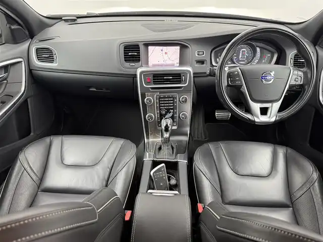 ボルボ Ｖ６０ D4 Rデザイン 愛知県 2018(平30)年 5.1万km オニキスブラックP サンルーフ/ブラックレザーシート/純正HDDナビ/フルセグTV/Bluetooth/DVD/AUX/USB/HDD/バックカメラ/ETC/レーダークルーズコントロール/ブラインドスポットモニター/ドライブレコーダー/運転席助手席パワーシート（メモリ付き）/前席シートヒーター/ステアリングヒーター/純正18インチアルミホイール/純正フロアマット/パドルシフト
