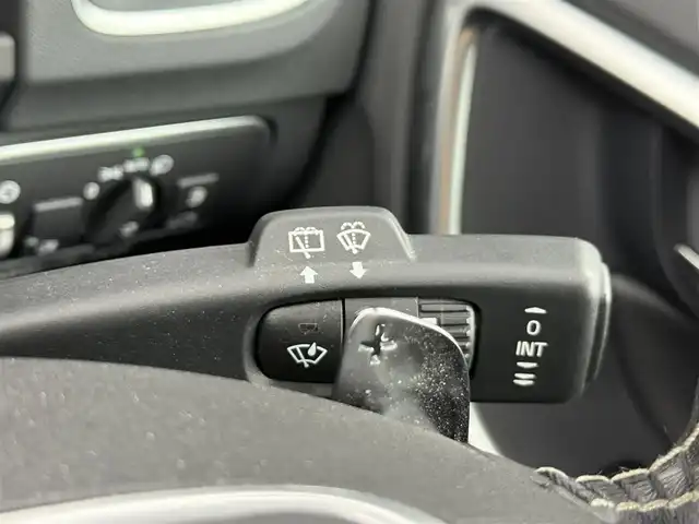 ボルボ Ｖ６０ D4 Rデザイン 愛知県 2018(平30)年 5.1万km オニキスブラックP サンルーフ/ブラックレザーシート/純正HDDナビ/フルセグTV/Bluetooth/DVD/AUX/USB/HDD/バックカメラ/ETC/レーダークルーズコントロール/ブラインドスポットモニター/ドライブレコーダー/運転席助手席パワーシート（メモリ付き）/前席シートヒーター/ステアリングヒーター/純正18インチアルミホイール/純正フロアマット/パドルシフト