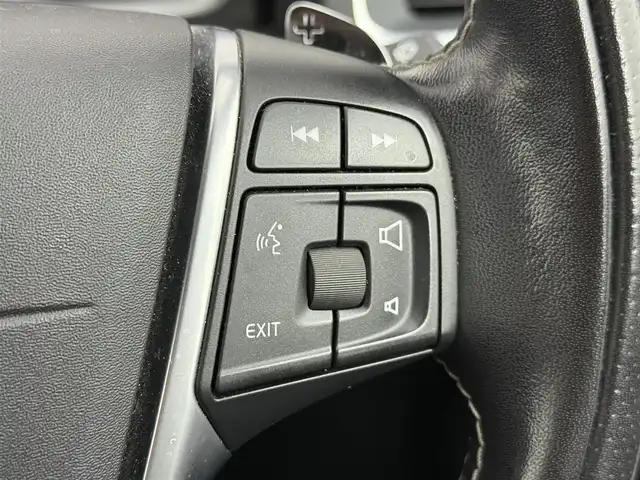 ボルボ Ｖ６０ D4 Rデザイン 愛知県 2018(平30)年 5.1万km オニキスブラックP サンルーフ/ブラックレザーシート/純正HDDナビ/フルセグTV/Bluetooth/DVD/AUX/USB/HDD/バックカメラ/ETC/レーダークルーズコントロール/ブラインドスポットモニター/ドライブレコーダー/運転席助手席パワーシート（メモリ付き）/前席シートヒーター/ステアリングヒーター/純正18インチアルミホイール/純正フロアマット/パドルシフト