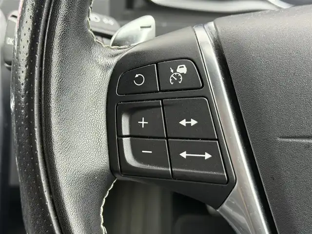ボルボ Ｖ６０ D4 Rデザイン 愛知県 2018(平30)年 5.1万km オニキスブラックP サンルーフ/ブラックレザーシート/純正HDDナビ/フルセグTV/Bluetooth/DVD/AUX/USB/HDD/バックカメラ/ETC/レーダークルーズコントロール/ブラインドスポットモニター/ドライブレコーダー/運転席助手席パワーシート（メモリ付き）/前席シートヒーター/ステアリングヒーター/純正18インチアルミホイール/純正フロアマット/パドルシフト