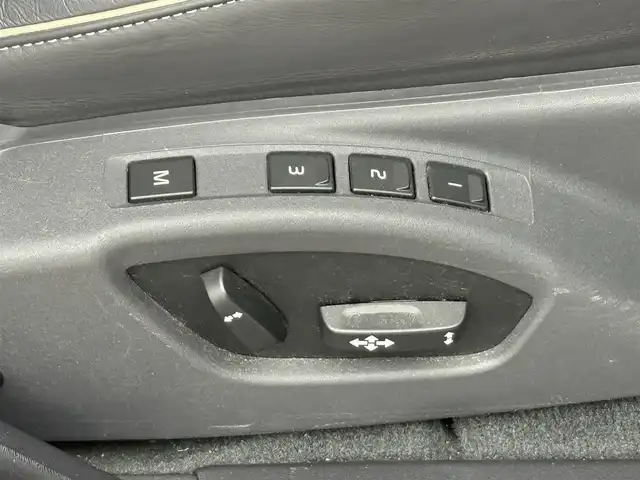 ボルボ Ｖ６０ D4 Rデザイン 愛知県 2018(平30)年 5.1万km オニキスブラックP サンルーフ/ブラックレザーシート/純正HDDナビ/フルセグTV/Bluetooth/DVD/AUX/USB/HDD/バックカメラ/ETC/レーダークルーズコントロール/ブラインドスポットモニター/ドライブレコーダー/運転席助手席パワーシート（メモリ付き）/前席シートヒーター/ステアリングヒーター/純正18インチアルミホイール/純正フロアマット/パドルシフト