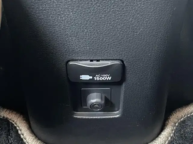 トヨタ アクア Z 愛媛県 2023(令5)年 3.4万km プラチナホワイトパールマイカ 純正ナビ(Bluetooth/AppleCarPlay/AndroidAuto/フルセグ) 　アラウンドビューモニター /ブラインドスポットモニター /前後コーナーセンサー /ハーフレザーシート /D席パワーシート 　/D/N席ヒートシーター 　/ETC 2.0　/LEDヘッドライト 　/フォグランプ /オートライト/オートマチックハイビーム /純正16インチアルミホイール /純正フロアマット /純正ドアバイザー /横滑り防止装置 　/レーンキープアシスト 　/衝突被害軽減システム /革巻きステアリング /ハンドルヒーター /ステアリングスイッチ /プッシュスタート /スマートキー /スペアキー1本 /取扱説明書・保証書
