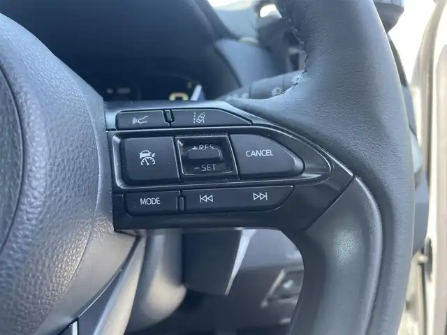 トヨタ アクア Z 愛媛県 2023(令5)年 3.4万km プラチナホワイトパールマイカ 純正ナビ(Bluetooth/AppleCarPlay/AndroidAuto/フルセグ) 　アラウンドビューモニター /ブラインドスポットモニター /前後コーナーセンサー /ハーフレザーシート /D席パワーシート 　/D/N席ヒートシーター 　/ETC 2.0　/LEDヘッドライト 　/フォグランプ /オートライト/オートマチックハイビーム /純正16インチアルミホイール /純正フロアマット /純正ドアバイザー /横滑り防止装置 　/レーンキープアシスト 　/衝突被害軽減システム /革巻きステアリング /ハンドルヒーター /ステアリングスイッチ /プッシュスタート /スマートキー /スペアキー1本 /取扱説明書・保証書
