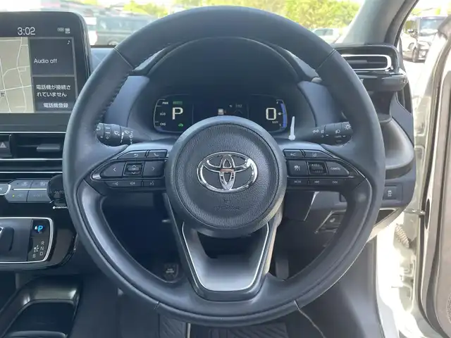 トヨタ アクア Z 愛媛県 2023(令5)年 3.4万km プラチナホワイトパールマイカ 純正ナビ(Bluetooth/AppleCarPlay/AndroidAuto/フルセグ) 　アラウンドビューモニター /ブラインドスポットモニター /前後コーナーセンサー /ハーフレザーシート /D席パワーシート 　/D/N席ヒートシーター 　/ETC 2.0　/LEDヘッドライト 　/フォグランプ /オートライト/オートマチックハイビーム /純正16インチアルミホイール /純正フロアマット /純正ドアバイザー /横滑り防止装置 　/レーンキープアシスト 　/衝突被害軽減システム /革巻きステアリング /ハンドルヒーター /ステアリングスイッチ /プッシュスタート /スマートキー /スペアキー1本 /取扱説明書・保証書