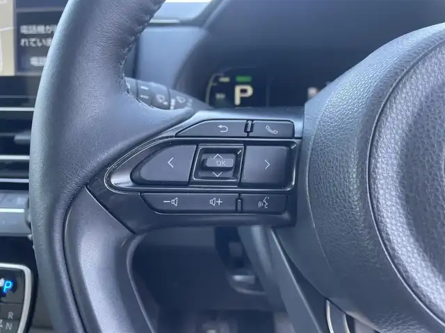 トヨタ アクア Z 愛媛県 2023(令5)年 3.4万km プラチナホワイトパールマイカ 純正ナビ(Bluetooth/AppleCarPlay/AndroidAuto/フルセグ) 　アラウンドビューモニター /ブラインドスポットモニター /前後コーナーセンサー /ハーフレザーシート /D席パワーシート 　/D/N席ヒートシーター 　/ETC 2.0　/LEDヘッドライト 　/フォグランプ /オートライト/オートマチックハイビーム /純正16インチアルミホイール /純正フロアマット /純正ドアバイザー /横滑り防止装置 　/レーンキープアシスト 　/衝突被害軽減システム /革巻きステアリング /ハンドルヒーター /ステアリングスイッチ /プッシュスタート /スマートキー /スペアキー1本 /取扱説明書・保証書