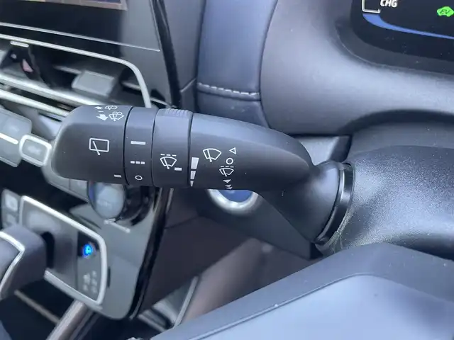 トヨタ アクア Z 愛媛県 2023(令5)年 3.4万km プラチナホワイトパールマイカ 純正ナビ(Bluetooth/AppleCarPlay/AndroidAuto/フルセグ) 　アラウンドビューモニター /ブラインドスポットモニター /前後コーナーセンサー /ハーフレザーシート /D席パワーシート 　/D/N席ヒートシーター 　/ETC 2.0　/LEDヘッドライト 　/フォグランプ /オートライト/オートマチックハイビーム /純正16インチアルミホイール /純正フロアマット /純正ドアバイザー /横滑り防止装置 　/レーンキープアシスト 　/衝突被害軽減システム /革巻きステアリング /ハンドルヒーター /ステアリングスイッチ /プッシュスタート /スマートキー /スペアキー1本 /取扱説明書・保証書
