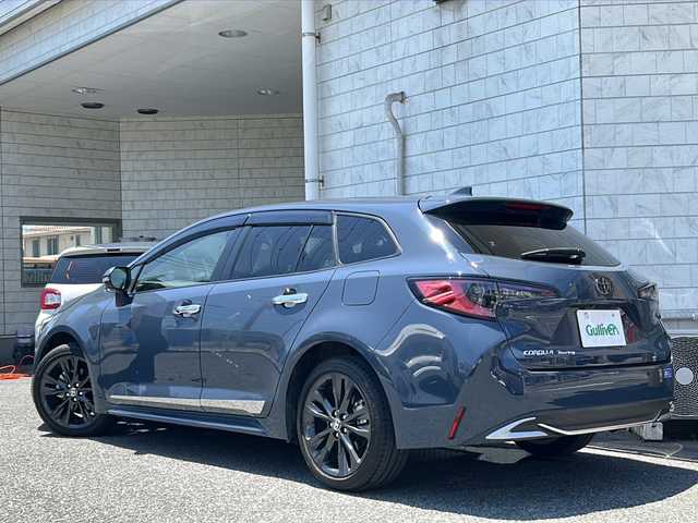 トヨタ カローラツーリング ダブルバイビー 神奈川県 2023(令5)年 1.7万km マッシブグレー トヨタセーフティーセンス/・プリクラッシュセーフティ/・レーントレーシングアシスト/・レーダークルーズコントロール/・ロードサインアシスト/・オートマチックハイビーム/・先行車発進告知機能/・ドライバー異常時対応システム/・プロアクティブドライビングアシスト/・ブラインドスポットモニター/・リヤクロストラフィックアラート/・パーキングサポートブレーキ/ブレーキホールド/電動パーキングブレーキ/純正ディスプレイオーディオ/【BT/Miracast/フルセグTV】/バックカメラ/アンビエントライト/純正17インチアルミホイール/純正フロアマット/純正ドアバイザー/ETC2.0/前後ドライブレコーダー/電動格納ウィンカーミラー/ハーフレザーシート/保証書/スマートキー/スペアキー×1