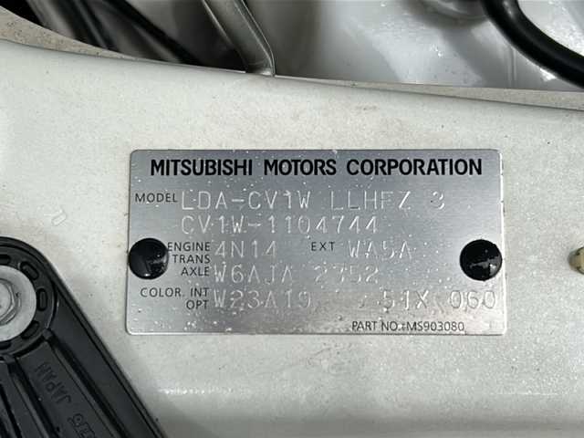 三菱 デリカＤ：５ D－Power package 大阪府 2016(平28)年 8.1万km ウォームホワイトP/クールシルバー ７人乗り　/両側パワースライドドア　/９インチ純正ナビ　/フルセグTV　/Bluetooth　/CD　/DVD　/バックカメラ　/１０．１インチフリップモニター(PSH10-R)　/サイドステップ/4WD/クルーズコントロール　/前席シートヒーター/パドルシフト/ドライブレコーダー/ETC/スマートキー/スペアキー
