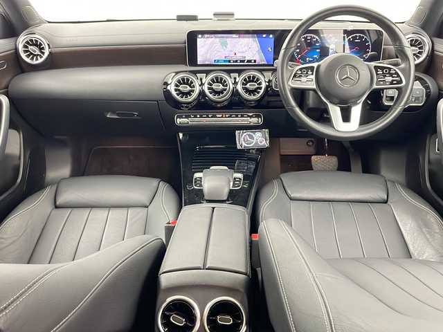 メルセデス・ベンツ Ａ２５０ 4MATIC 道央・札幌 2020(令2)年 2.4万km デジタルホワイト ・4WD/・純正ナビ&BT&TV&USB/・全周囲カメラ/・パノラマルーフ/・アクティブドライブクルーズコントロール/・アクティブブレーキアシスト/・ヘッドアップディスプレイ/・コーナーセンサー/・横滑り防止装置/・アイドリングストップ/・前席パワーシート/・前席シートヒーター/・レザーシート/・ビルトインETC/・純正フロアマット/・LEDヘッドライト/・オートライト/・スマートキー/・スペアキー/・純正17インチAW
