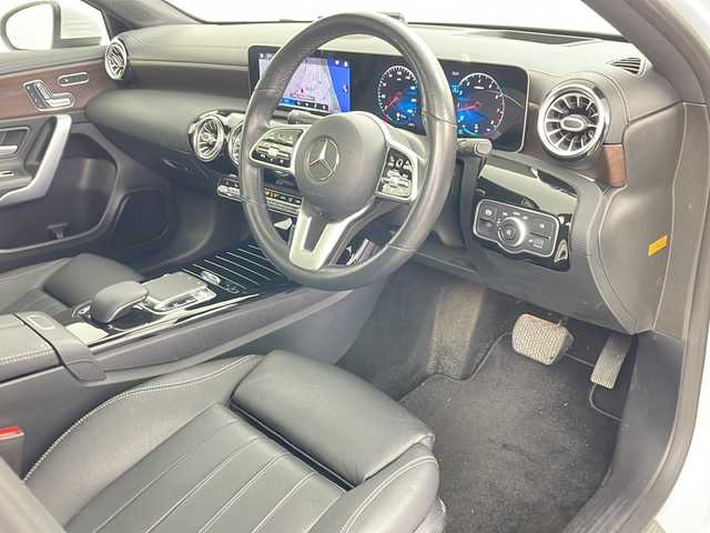 メルセデス・ベンツ Ａ２５０ 4MATIC 道央・札幌 2020(令2)年 2.4万km デジタルホワイト ・4WD/・純正ナビ&BT&TV&USB/・全周囲カメラ/・パノラマルーフ/・アクティブドライブクルーズコントロール/・アクティブブレーキアシスト/・ヘッドアップディスプレイ/・コーナーセンサー/・横滑り防止装置/・アイドリングストップ/・前席パワーシート/・前席シートヒーター/・レザーシート/・ビルトインETC/・純正フロアマット/・LEDヘッドライト/・オートライト/・スマートキー/・スペアキー/・純正17インチAW