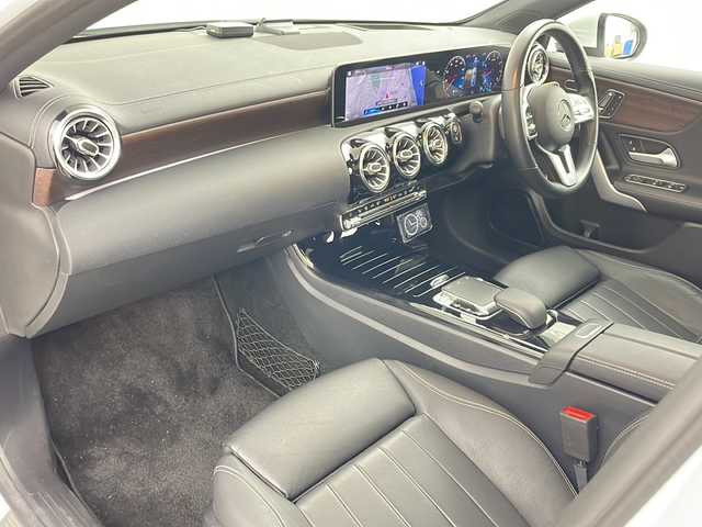 メルセデス・ベンツ Ａ２５０ 4MATIC 道央・札幌 2020(令2)年 2.4万km デジタルホワイト ・4WD/・純正ナビ&BT&TV&USB/・全周囲カメラ/・パノラマルーフ/・アクティブドライブクルーズコントロール/・アクティブブレーキアシスト/・ヘッドアップディスプレイ/・コーナーセンサー/・横滑り防止装置/・アイドリングストップ/・前席パワーシート/・前席シートヒーター/・レザーシート/・ビルトインETC/・純正フロアマット/・LEDヘッドライト/・オートライト/・スマートキー/・スペアキー/・純正17インチAW