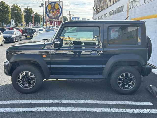 スズキ ジムニー シエラ JC 埼玉県 2025(令7)年 0.5万km ブルーイッシュブラックパール3 カーオーディオ(DEH-7100)/　(FM/Bluetooth/CD)/ビルトインETC/4WD/クルーズコントロール/衝突被害軽減ブレーキ/車線逸脱警報/後方コーナーセンサー/運転席・助手席シートヒーター/ヒーテッドドアミラー/ヘッドライトウォッシャー/背面タイヤ/オートLEDライト/純正15インチアルミホイール