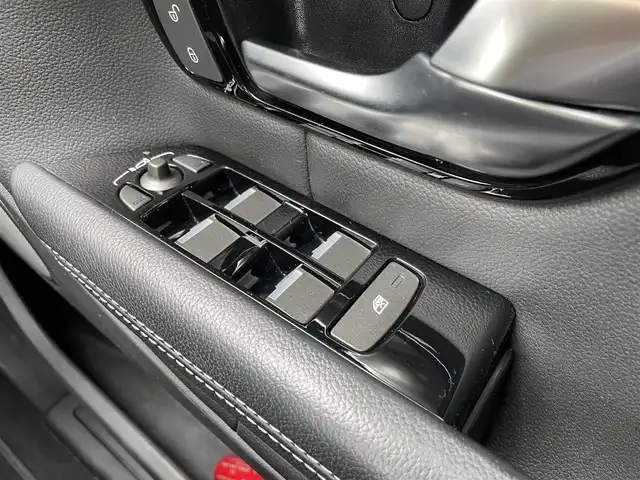 ランドローバー レンジローバーイヴォーク HSEダイナミック 福岡県 2016(平28)年 7万km 紺 SDナビ(BT、バックカメラ、iPod、AUX、CD、)/レザーシート(シートヒーター、パワーシート)/ガラスルーフ/パーキングアシスト/ダウンヒルアシストコントロール/アイドリングストップ/横滑り防止/衝突被害軽減システム/カーテンエアバッグ(W＋サイドエアバッグ)/盗難防止装置/前後ドラレコ/MTモード付AT/電動リアゲート/19インチ純正AW/シガーライター/カラーコード942