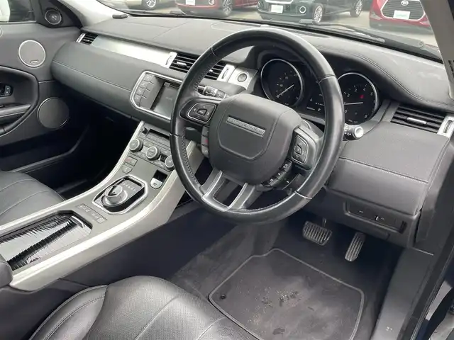 ランドローバー レンジローバーイヴォーク HSEダイナミック 福岡県 2016(平28)年 7万km 紺 SDナビ(BT、バックカメラ、iPod、AUX、CD、)/レザーシート(シートヒーター、パワーシート)/ガラスルーフ/パーキングアシスト/ダウンヒルアシストコントロール/アイドリングストップ/横滑り防止/衝突被害軽減システム/カーテンエアバッグ(W＋サイドエアバッグ)/盗難防止装置/前後ドラレコ/MTモード付AT/電動リアゲート/19インチ純正AW/シガーライター/カラーコード942