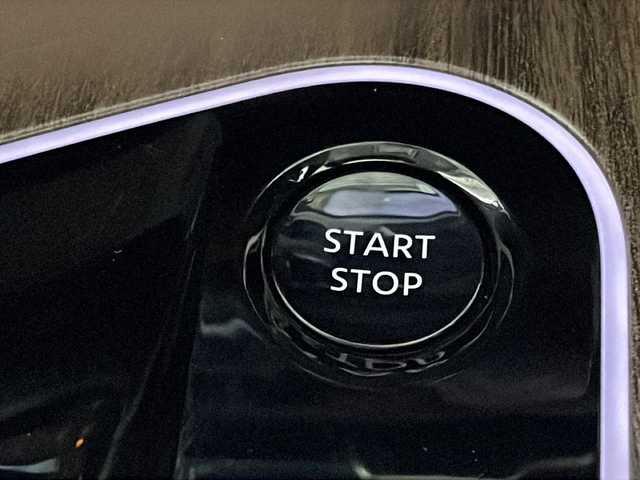 日産 オーラ G レザーエディション 沖縄県 2022(令4)年 2.2万km ピュアホワイトパール / スーパーブラック 2トーン 禁煙車　/県外仕入れ/純正メーカーナビ/【CD/DVD/フルセグTV/BT】/全方位カメラ/デジタルインナーミラー/BOSEサウンドシステム/プロパイロット/ETC2.0/衝突被害軽減システム/後方コーナーセンサー/ブラインドスポットモニター/オートマチックハイビーム/レザーシート/ステアリングリモコン/LEDヘッドライト/オートライト/スマートキー