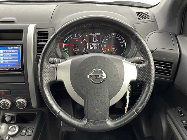 日産 エクストレイル 20Xt 新潟県 2012(平24)年 8.9万km ブリリアントホワイトパール 4WD/純正SDナビ/(AM/FM/CD/DVD/SD/フルセグ/Bluetooth)/バックモニター/ハイパールーフレール/レザーシート/全席シートヒーター/純正フロアマット/ドアバイザー/スマートキー/ETC