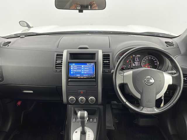 日産 エクストレイル 20Xt 新潟県 2012(平24)年 8.9万km ブリリアントホワイトパール 4WD/純正SDナビ/(AM/FM/CD/DVD/SD/フルセグ/Bluetooth)/バックモニター/ハイパールーフレール/レザーシート/全席シートヒーター/純正フロアマット/ドアバイザー/スマートキー/ETC