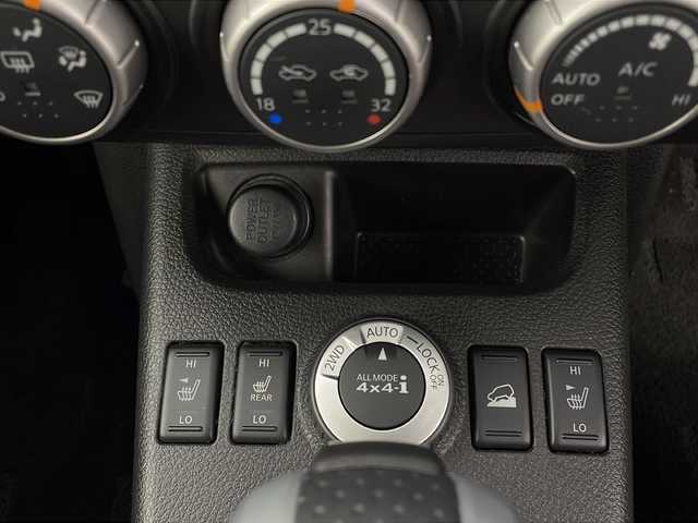 日産 エクストレイル 20Xt 新潟県 2012(平24)年 8.9万km ブリリアントホワイトパール 4WD/純正SDナビ/(AM/FM/CD/DVD/SD/フルセグ/Bluetooth)/バックモニター/ハイパールーフレール/レザーシート/全席シートヒーター/純正フロアマット/ドアバイザー/スマートキー/ETC