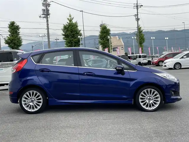 ヨーロッパフォード フィエスタ エコブースト 山梨県 2014(平26)年 4.9万km 青 ワンオーナー/Bluetooth接続/ETC/バックカメラ/前席シートヒーター/横滑り防止装置/レーンキープアシスト/純正アルミホイール/スマートキー/取扱説明書/保証書