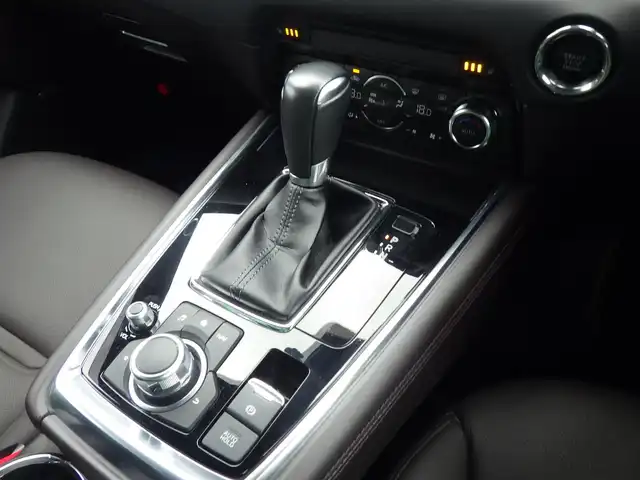 マツダ ＣＸ－８ XD Lパッケージ 千葉県 2018(平30)年 2.8万km ソニックシルバーM スマートシティブレーキサポート/レーンキープ・アシスト・システム/ブラインドスポットモニタリング/アクティブ・ドライビング・ディスプレイ/パワーバックドア/ブラウンレザーシート/前席パワーシート/各席シートヒーター/純正SDナビ/地デジTV/【DVD/CD再生機能　Bluetooth接続】/360°ビュー・モニター/BOSEサウンド/革巻きステアリング/ステアリングヒーター/ステアリングスイッチ/ETC（2.0）/LEDヘッドライト/フォグライト/ウインカーミラー/コーナーセンサー/純正19インチアルミホイル/サイド/カーテンエアバッグ/アドバンストキーレスエントリー