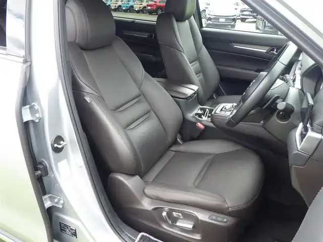 マツダ ＣＸ－８ XD Lパッケージ 千葉県 2018(平30)年 2.8万km ソニックシルバーM スマートシティブレーキサポート/レーンキープ・アシスト・システム/ブラインドスポットモニタリング/アクティブ・ドライビング・ディスプレイ/パワーバックドア/ブラウンレザーシート/前席パワーシート/各席シートヒーター/純正SDナビ/地デジTV/【DVD/CD再生機能　Bluetooth接続】/360°ビュー・モニター/BOSEサウンド/革巻きステアリング/ステアリングヒーター/ステアリングスイッチ/ETC（2.0）/LEDヘッドライト/フォグライト/ウインカーミラー/コーナーセンサー/純正19インチアルミホイル/サイド/カーテンエアバッグ/アドバンストキーレスエントリー