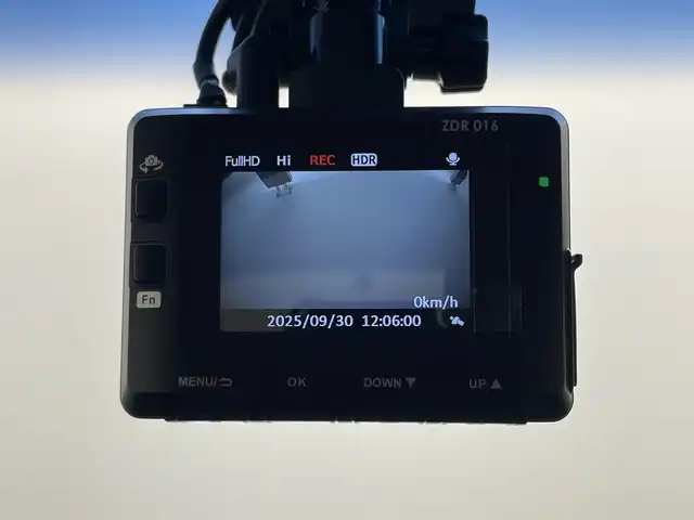 ホンダ オデッセイ ハイブリッド アブソルート・EXホンダセンジング 岡山県 2020(令2)年 8.1万km プラチナホワイトパール 純正９型ナビ(VXM-207VFNi)/【CD/DVD/BT/USB/Carplay/フルセグ/HDMI】/両側電動スライド　/全周囲カメラ　/レーダークルーズコントロール　/１００Ｖ電源　/ＥＴＣ2.0/シートヒーター　前席　/ＬＥＤヘッドライト　/ドライブレコーダー　前後　/ブラインドスポットモニター　/コーナーセンサー　前後/禁煙車/純正アルミ/アイドリングストップ/踏み間違い防止/ダブルエアコン