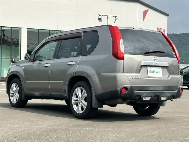 日産 エクストレイル 20X 鹿児島県 2011(平23)年 10.6万km ブレードシルバー インテリジェントエマージェンシーブレーキ/純正SDナビ/【Bluetooth/CD/DVD/フルセグTV】/バックカメラ/レザーシート/シートヒーター/純正17インチアルミホイール/オートエアコン/スマートキー/ETC/純正フロアマット