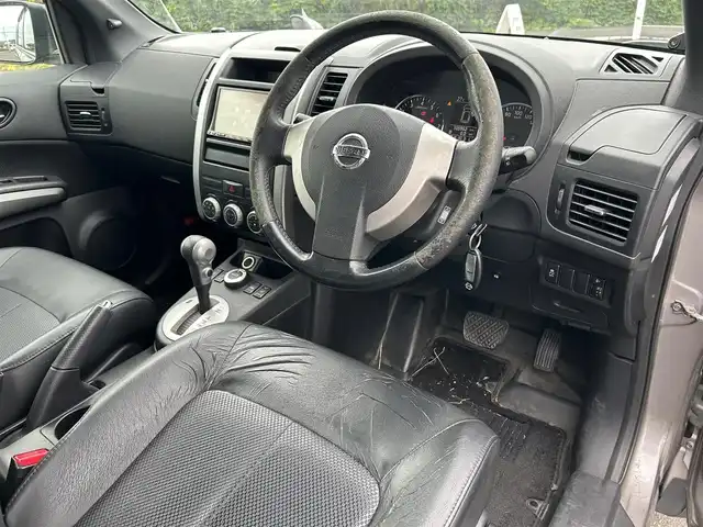 日産 エクストレイル 20X 鹿児島県 2011(平23)年 10.6万km ブレードシルバー インテリジェントエマージェンシーブレーキ/純正SDナビ/【Bluetooth/CD/DVD/フルセグTV】/バックカメラ/レザーシート/シートヒーター/純正17インチアルミホイール/オートエアコン/スマートキー/ETC/純正フロアマット