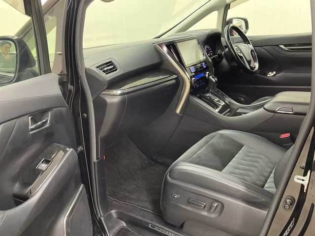 トヨタ アルファード S Cパッケージ 長崎県 2017(平29)年 6.2万km ブラック アルパイン11インチナビ（EX11V)/・フルセグ/・DVD/・Bluetooth/バックカメラ/サイドカメラ/両側パワースライド/ハンドルヒーター/アルパインフリップダウンモニター/コーナーセンサー/LEDヘッドライト/ハンドルヒーター/前席パワーシート（Dシートメモリ付）/オートリトラミラー/オットマンシート/純正18インチアルミ/ハーフレザーシート/純正ETC/電子制御パーキング/オートホールド