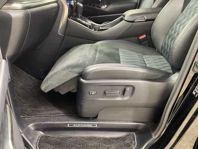 トヨタ アルファード S Cパッケージ 長崎県 2017(平29)年 6.2万km ブラック アルパイン11インチナビ（EX11V)/・フルセグ/・DVD/・Bluetooth/バックカメラ/サイドカメラ/両側パワースライド/ハンドルヒーター/アルパインフリップダウンモニター/コーナーセンサー/LEDヘッドライト/ハンドルヒーター/前席パワーシート（Dシートメモリ付）/オートリトラミラー/オットマンシート/純正18インチアルミ/ハーフレザーシート/純正ETC/電子制御パーキング/オートホールド