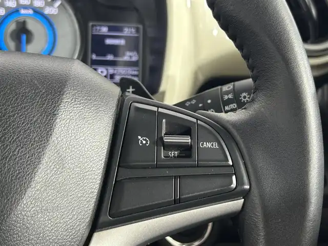 スズキ クロスビー HYBRID MZ 佐賀県 2018(平30)年 3.6万km キャラバンアイボリーパールメタリック/ホワイト 2トーンルーフ 純正7インチナビ/フルセグTV/Bluetooth/CD/DVD/バックカメラ/ビルトインETC/衝突被害軽減システム/シートヒーター/コーナーセンサー/クルーズコントロール/レーンキープアシスト/スペアキー×１/ＬＥＤヘッドライト/パドルシフト/助手席下収納ＢＯＸ/オートライト/純正16インチアルミホイール/フロアマット