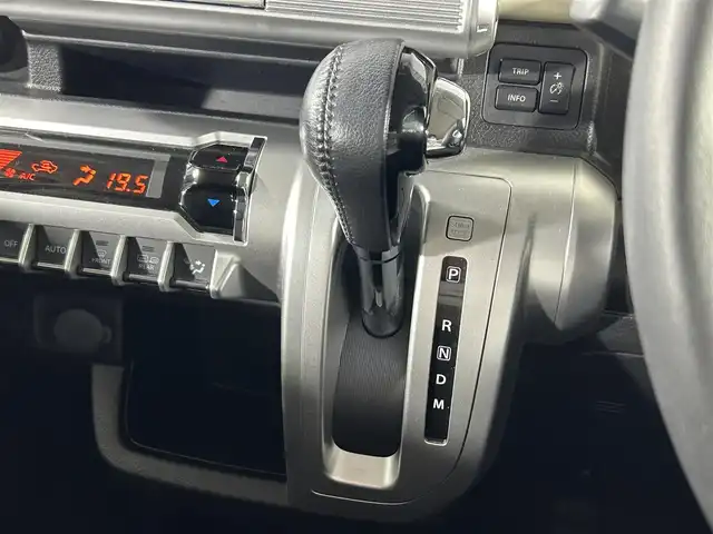 スズキ クロスビー HYBRID MZ 佐賀県 2018(平30)年 3.6万km キャラバンアイボリーパールメタリック/ホワイト 2トーンルーフ 純正7インチナビ/フルセグTV/Bluetooth/CD/DVD/バックカメラ/ビルトインETC/衝突被害軽減システム/シートヒーター/コーナーセンサー/クルーズコントロール/レーンキープアシスト/スペアキー×１/ＬＥＤヘッドライト/パドルシフト/助手席下収納ＢＯＸ/オートライト/純正16インチアルミホイール/フロアマット