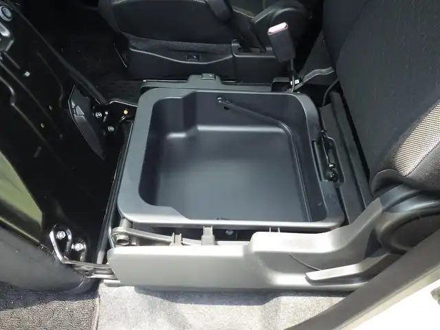 スズキ クロスビー HYBRID MZ 千葉県 2018(平30)年 3.6万km キャラバンアイボリーパールメタリック/ホワイト 2トーンルーフ 純正ナビ/フルセグTV/Bluetooth/CD/DVD/バックカメラ/ビルトインETC/衝突被害軽減システム/シートヒーター/コーナーセンサー/クルーズコントロール/レーンキープアシスト/スペアキー×１/ＬＥＤヘッドライト/パドルシフト/助手席下収納ＢＯＸ/オートライト/純正16インチアルミホイール/フロアマット