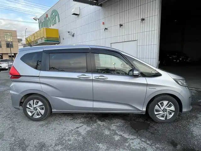 ホンダ フリード ハイブリット G ホンダセンシング 茨城県 2018(平30)年 7.5万km ルナシルバーM ナビ/フルセグTV/Bカメラ/BT/CD/DVD/追従型クルーズコントロール/レーンキープアシスト/ドライブレコーダー前方のみ/衝突軽減/ETC/純正フロアマット/スマートキー/スペアキー×1/ドアバイザー/ワンオーナー