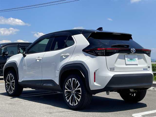 トヨタ ヤリスクロス ハイブリッド Z 佐賀県 2020(令2)年 5.3万km ブラックマイカ/ホワイトパールクリスタルシャイン 2トーン 純正8インチメモリナビ/・フルセグTV/AM/FM/USB/Bluetooth/パノラミックビューモニター/前方ドライブレコーダー/ビルトインETC/電子パーキングブレーキ/AUTO　HOLD機能/ハーフレザーシート/D席メモリー機能付パワーシート/D＋N席シートヒーター/ISOFIX対応/革巻きステアリング/ステアリングヒーター/ステアリングリモコン/純正18インチアルミホイール/純正LEDヘッドライト/オートマチックハイビーム/純正フロアマット/純正ドアバイザ―/新車時保証書/トヨタセーフティセンス/・レーダークルーズコントロール/・レーントレーシングアシスト/・プリクラッシュセーフティ/・ブラインドスポットモニター/・クリアランスソナー/・リヤクロストラフィックアラート/・パーキングサポートブレーキ/・ロードサインアシスト