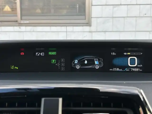 トヨタ プリウス S 福岡県 2019(平31)年 7.5万km アティチュードブラックマイカ 純正9インチSDナビ【NSZT-Y68T】/(AM/FM/Bluetooth/CD/DVD/フルセグTV)/バックカメラ/ビルトインETC/Toyota Safety Sense/・LDA(レーンディパーチャーアラート)/・オートマチックハイビーム/・PCS(プリクラッシュセーフティ)/・レーダークルーズコントロール(全車速追従機能付き)/PKSB(パーキングサポートブレーキ)/ふらつき検知機能/オートライト/クリアランスソナー/コーナーセンサー/純正前方ドライブレコーダー【DRT-H68A】/社外１７インチアルミホイールWeds【LEONIS GX】/盗難防止装置/横滑り防止機能/電格ウィンカーミラー/プッシュスタート/純正フロアマット/ステアリングスイッチ/スペアキー×１/ドアバイザー/ナビ取扱説明書/取扱説明書/保証書