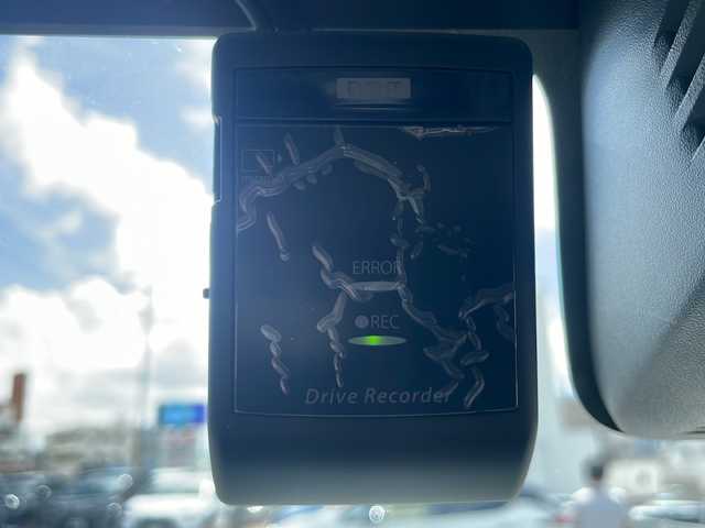 スズキ スペーシア カスタム HYBRID XS 沖縄県 2018(平30)年 3.9万km ピュアホワイトパール/ブラック2トーン 純正オプションナビ/フルセグTV/オーディオ（Bluetooth、CD、DVD、USB）/全方位カメラ・バックカメラ/両側パワースライドドア/ETC/ドライブレコーダー/シートヒーター/リアパーキングセンサー/LEDヘッドライト/オートライト/フォグライト/レーンキープアシスト/リアサーキュレーター/リアロールサンシェード/ステアリングスイッチ/ウィンカードアミラー/スマートキー/アイドリングストップ/USB入力端子