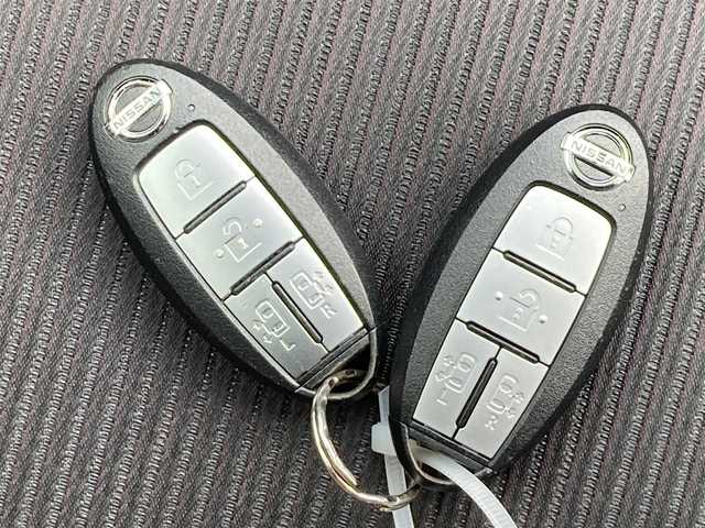 日産 セレナ ハイウェイスター 静岡県 2017(平29)年 10.8万km ダイヤモンドブラック (株)IDOMが運営する【じしゃロン焼津店】の自社ローン専用車両になります。こちらは現金またはオートローンご利用時の価格です。自社ローンご希望の方は別途その旨お申付け下さい /純正ＳＤナビ/(フルセグＴＶ/Ｂｌｕｅｔｏｏｔｈ接続/ＣＤ/ＤＶＤ/ＢＤ)/後席モニター/両側パワースライドドア/３６０°カメラ/自動駐車/衝突軽減ブレーキ/クルーズコントロール/ＥＴＣ/純正ＡＷ