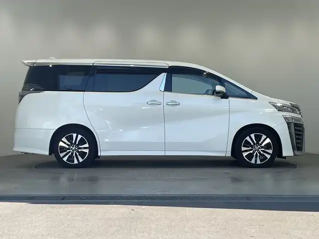トヨタ ヴェルファイア Z Gエディション 栃木県 2020(令2)年 1.9万km ホワイトパールクリスタルシャイン 純正ナビ/(フルセグTV・Bluetooth・CD・DVD・USB)/純正後席モニター/バックカメラ/トヨタセーフティセンス/ ・プリクラッシュセーフティ/ ・レーンキープアシスト/ ・オートクルーズコントロール/ ・オートハイビーム/前後コーナーセンサー/両側パワースライドドア/電動リアゲート/前席パワーシート/2列目席電動リクライニング・オットマン/前席シートヒーター・エアシート/合皮シート/ステアリングヒーター/ブレーキホールド/LEDヘッドライト/オートライト/シーケンシャルウィンカー/ETC/AC100V充電/スマートキー/スペアキー/取扱説明書/保証書