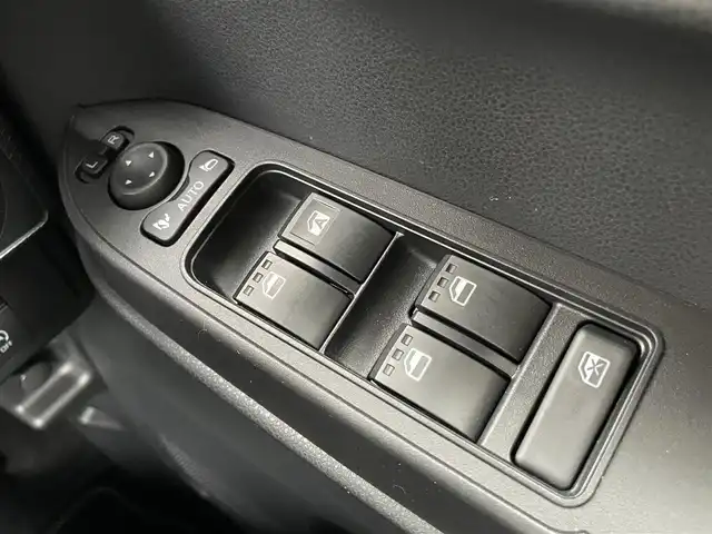 ダイハツ タント カスタム RS 新潟県 2025(令7)年 0.6万km シャイニングホワイトパール ワンオーナー/４WD/ターボ/純正ホイール夏タイヤ装着/スタッドレスタイヤ車載/フルセグテレビ/バックカメラ/運転席助手席シートヒーター/アイドリングストップ/ウィンカーミラー/ドアバイザー/プッシュスタート/両側パワースライドドア/ETC/ブレーキホールド/電動パーキングブレーキ/純正フロアマット/ステアリングスイッチ/ハンズフリー/スペアキー1個