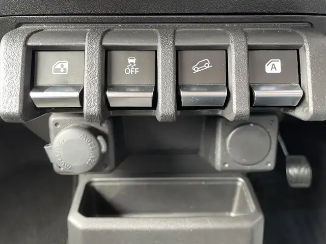 スズキ ジムニー シエラ JC 福島県 2023(令5)年 4.5万km ミディアムグレー ワンオーナー/パートタイム4WD/デュアルセンサーブレーキサポート/ダウンヒルアシストコントロール/クルーズコントロール/アイドリングストップ/シートヒーター/純正ドアバイザー/純正フロアマット/プッシュスタート/オートライト/LEDヘッドライト/フォグライト