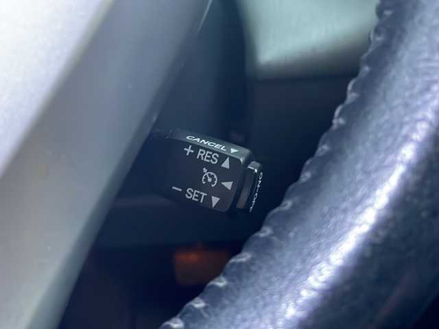 トヨタ プリウス α G 高知県 2013(平25)年 12.2万km ブラック 純正ナビ/(Bluetooth/CD/SD/DVD/フルセグ)/バックカメラ/ビルトインETC/クルーズコントロール/前後ドライブレコーダー/社外17インチアルミホイール/モデリスタエアロ/オートライト/LEDヘッドライト/フォグランプ/プッシュスタート/スマートキー/スペアキー1本/純正フロアマット/純正ドアバイザー/横滑り防止装置/衝突被害軽減ブレーキ