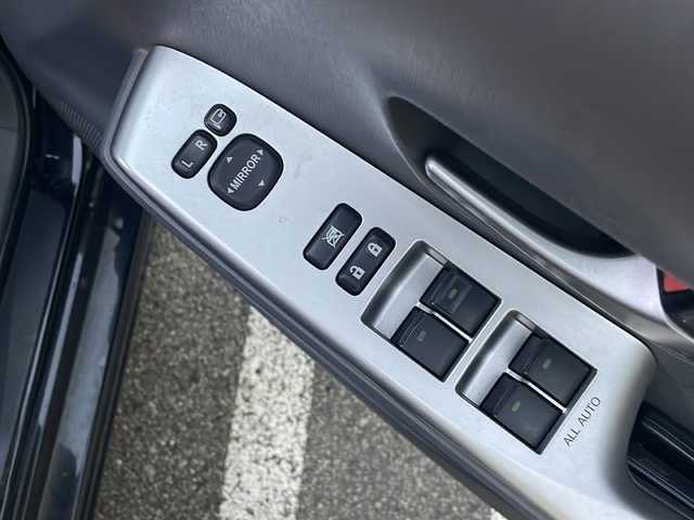 トヨタ プリウス α G 高知県 2013(平25)年 12.2万km ブラック 純正ナビ/(Bluetooth/CD/SD/DVD/フルセグ)/バックカメラ/ビルトインETC/クルーズコントロール/前後ドライブレコーダー/社外17インチアルミホイール/モデリスタエアロ/オートライト/LEDヘッドライト/フォグランプ/プッシュスタート/スマートキー/スペアキー1本/純正フロアマット/純正ドアバイザー/横滑り防止装置/衝突被害軽減ブレーキ